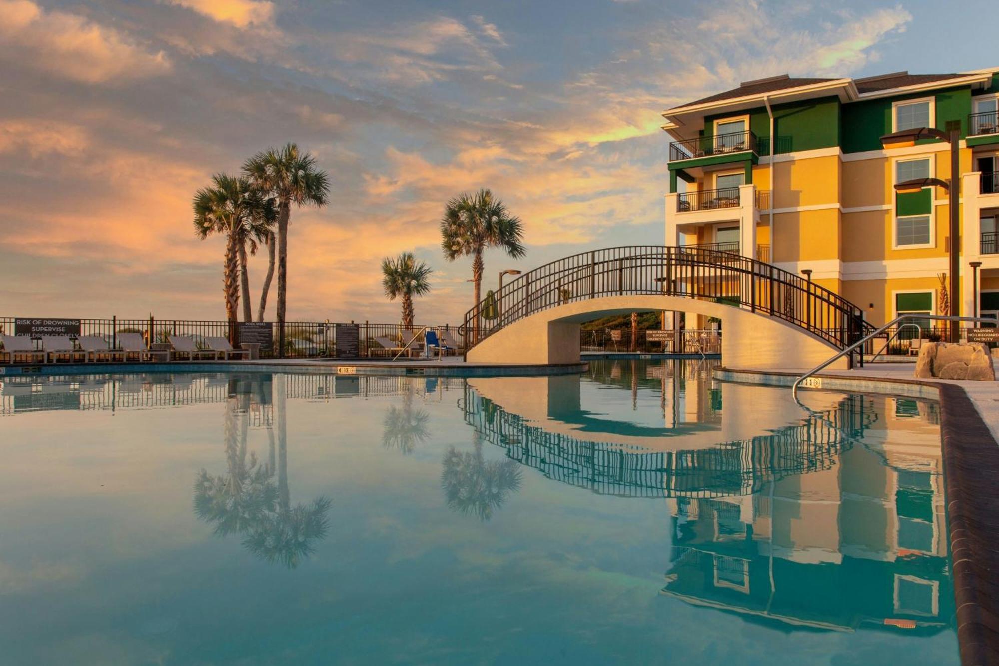 Courtyard By Marriott Jekyll Island Hotel Exterior foto